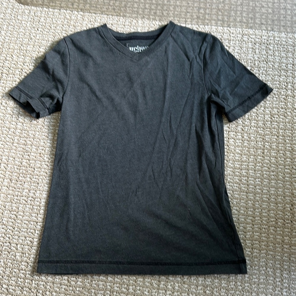 Unban outfitters boy’s t-shirt